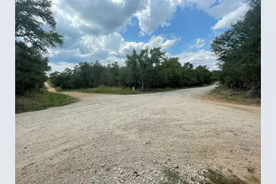 105 E Waiehu Ln Lane, Bastrop, TX 78602 - Photo 4