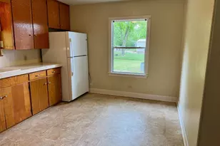 762 E Walnut St, La Grange, TX 78945 - Photo 16