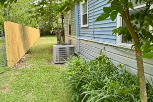 762 E Walnut St, La Grange, TX 78945 - Photo 24