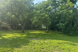 762 E Walnut St, La Grange, TX 78945 - Photo 18