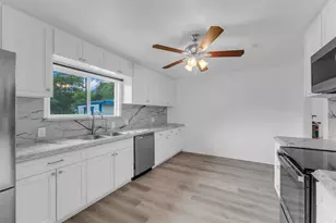 1002 S Pierce St, Burnet, TX 78611 - Photo 2