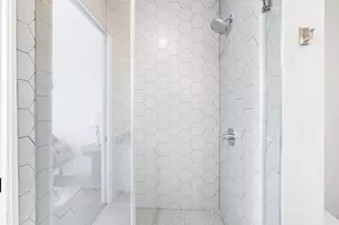 800 Embassy Dr, Austin, TX 78702 - Photo 16