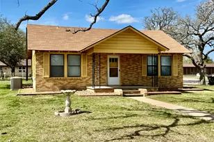 589 N Chambers St, Giddings, TX 78942 - Photo 1