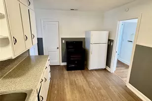 589 N Chambers St, Giddings, TX 78942 - Photo 4