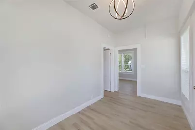 719 W 3rd Street, Taylor, TX 76574 - Photo 6