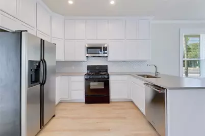 719 W 3rd Street, Taylor, TX 76574 - Photo 10