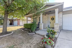 114 Creston St, Hutto, TX 78634 - Photo 4