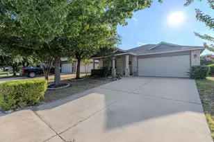 114 Creston St, Hutto, TX 78634 - Photo 2