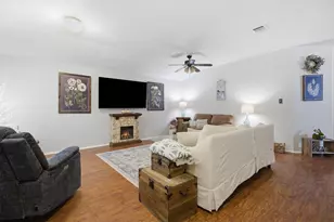114 Creston St, Hutto, TX 78634 - Photo 2
