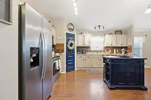 114 Creston St, Hutto, TX 78634 - Photo 10