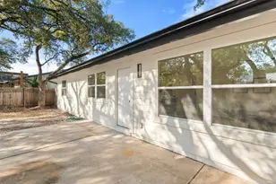 7729 Croftwood Dr, Austin, TX 78749 - Photo 30