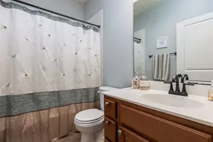 201 Sycamore St, Georgetown, TX 78633 - Photo 8