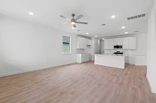 1102 Universal Dr, Hutto, TX 78634 - Photo 8