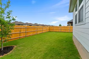 1102 Universal Dr, Hutto, TX 78634 - Photo 32