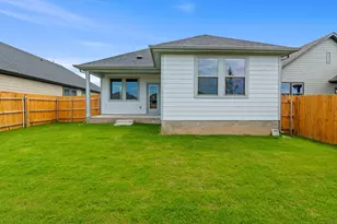 1102 Universal Dr, Hutto, TX 78634 - Photo 32