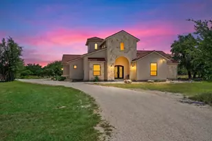 638 Strada Luca, Florence, TX 76527 - Photo 2