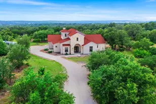 638 Strada Luca, Florence, TX 76527 - Photo 4