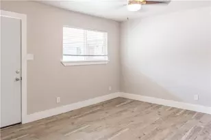 1302 E 52nd St, Austin, TX 78723 - Photo 2