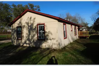 1320 Green Street, Lockhart, TX 78644 - Photo 2