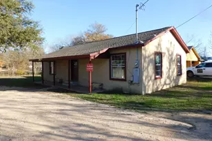 1320 Green St, Lockhart, TX 78644 - Photo 1