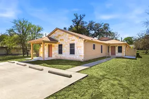 823 N Commerce St, Lockhart, TX 78644 - Photo 4