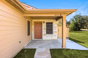 823 N Commerce St, Lockhart, TX 78644 - Photo 6