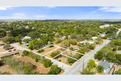 315 W Olive Street, Lockhart, TX 78644 - Photo 4