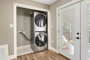 1204 Eleanor St, Austin, TX 78721 - Photo 14