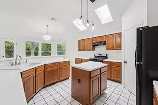 12607 Schreiner Ct, Austin, TX 78732 - Photo 6