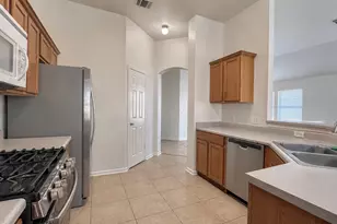 104 Evergreen Cir, Georgetown, TX 78626 - Photo 4