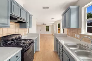 6909 Frontera Tr, Austin, TX 78741 - Photo 14