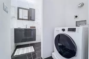 1409 E M. Franklin Ave, Austin, TX 78721 - Photo 28