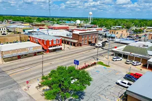 161 S Main St, Giddings, TX 78942 - Photo 2