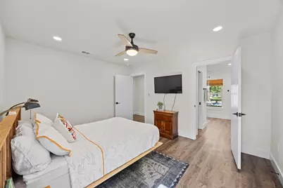 2205 N Plains Avenue, Austin, TX 78757 - Photo 16