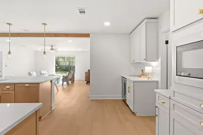 2205 N Plains Avenue, Austin, TX 78757 - Photo 4