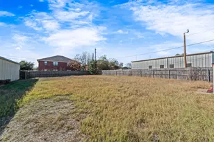 303 Childress Dr, Rockdale, TX 76567 - Photo 22