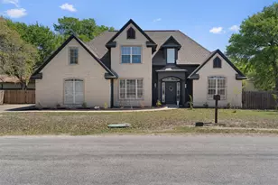 312 Country Club Dr, La Grange, TX 78945 - Photo 2