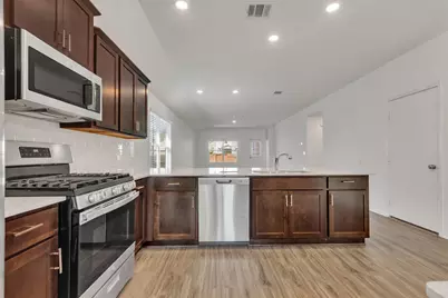 261 Madrid, Kyle, TX 78640 - Photo 8