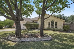 1105 Pigeon Forge Dr, Pflugerville, TX 78660 - Photo 2