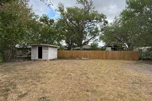 1204 Aransas St, Lockhart, TX 78644 - Photo 20