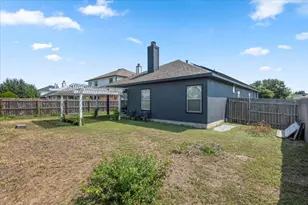 112 Flinn St, Hutto, TX 78634 - Photo 8