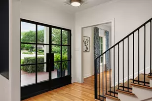 1015 Gaston Ave, Austin, TX 78703 - Photo 2