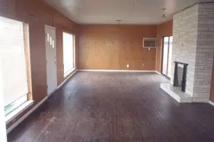 901 E Central Ave, Nixon, TX 78140 - Photo 14