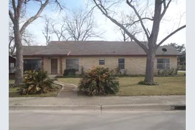 901 E Central Avenue, Nixon, TX 78140 - Photo 2