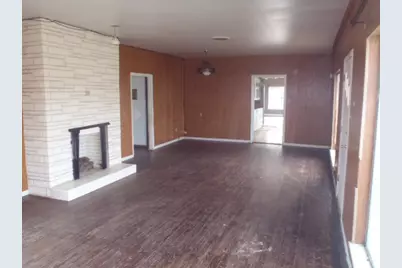 901 E Central Avenue, Nixon, TX 78140 - Photo 12