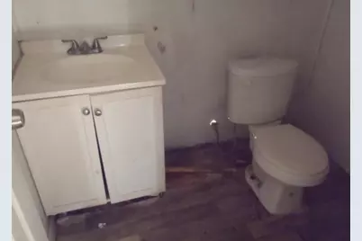 901 E Central Avenue, Nixon, TX 78140 - Photo 34