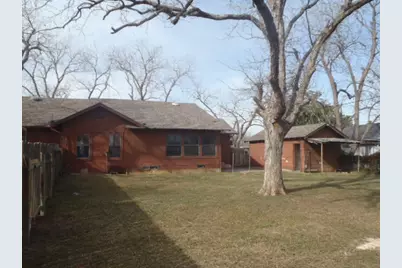 901 E Central Avenue, Nixon, TX 78140 - Photo 8