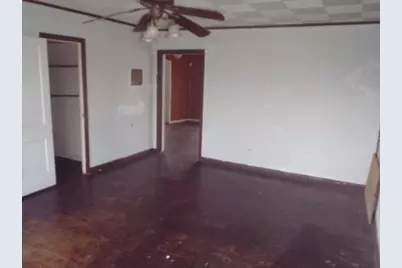 901 E Central Avenue, Nixon, TX 78140 - Photo 24