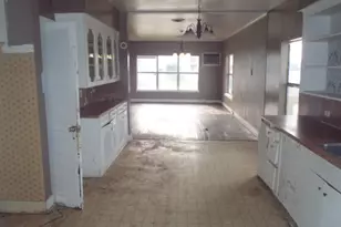 901 E Central Ave, Nixon, TX 78140 - Photo 16