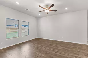 173 Sleep Holw, Jarrell, TX 76537 - Photo 16